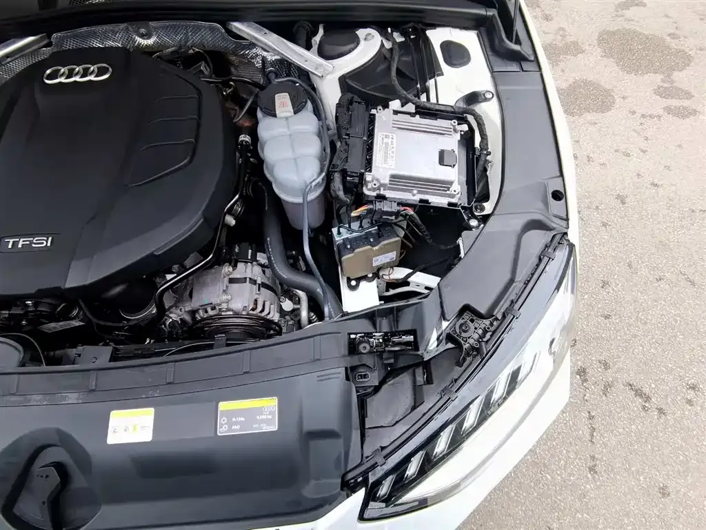Audi A4L 2021 из CN, фото 9