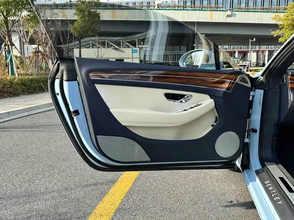 Bentley Continental 2022 из CN, фото 5