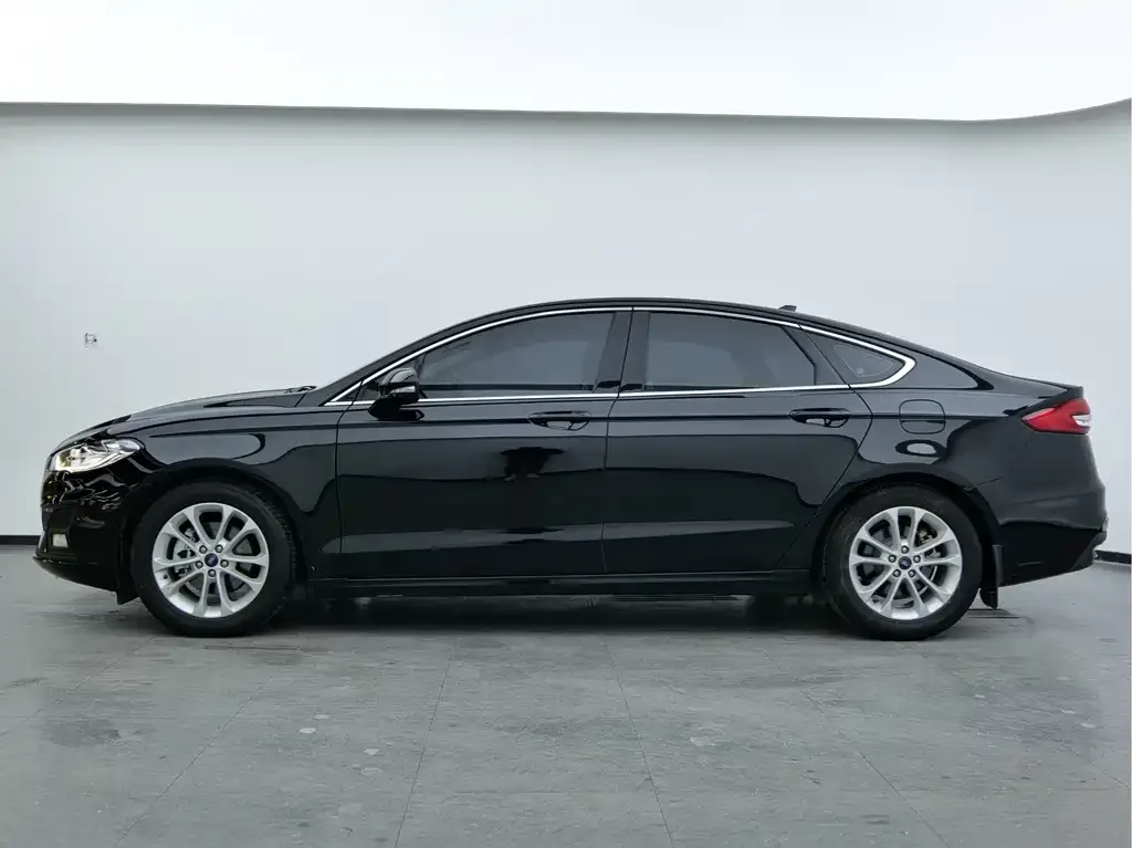 Ford Mondeo — фото 10