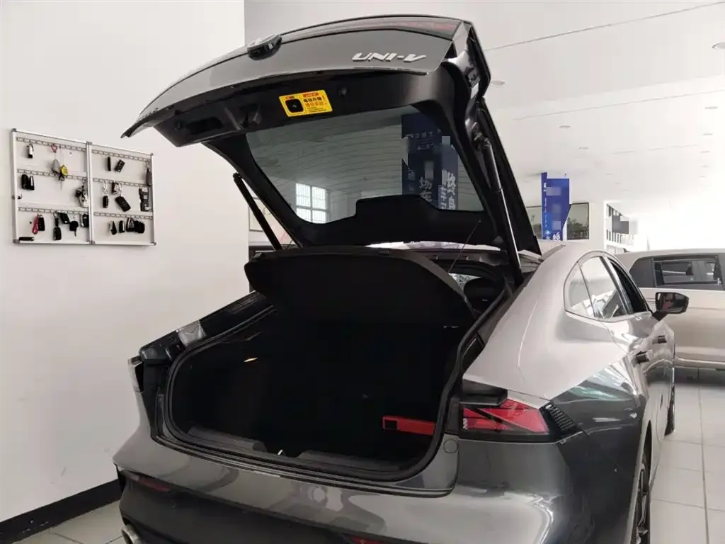 Changan UNI-V 2023 из CN, фото 9