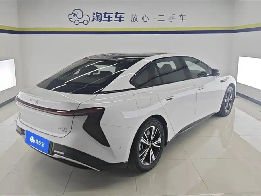 Hongqi EH7 2024 из CN, фото 9