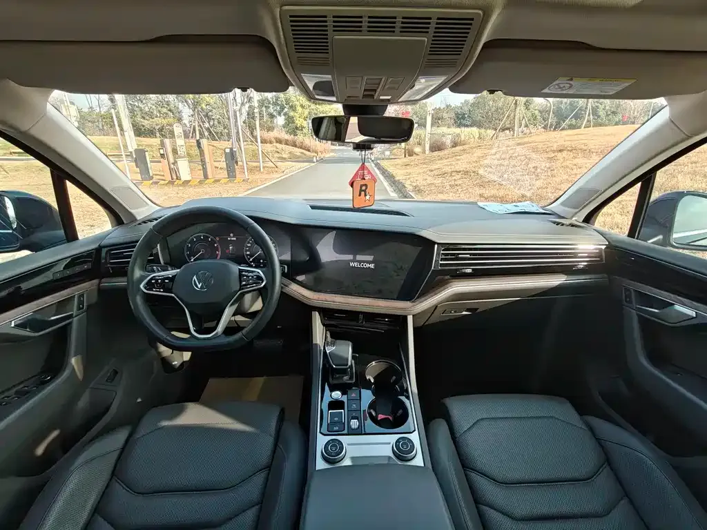 Volkswagen Touareg 2023 из CN, фото 2