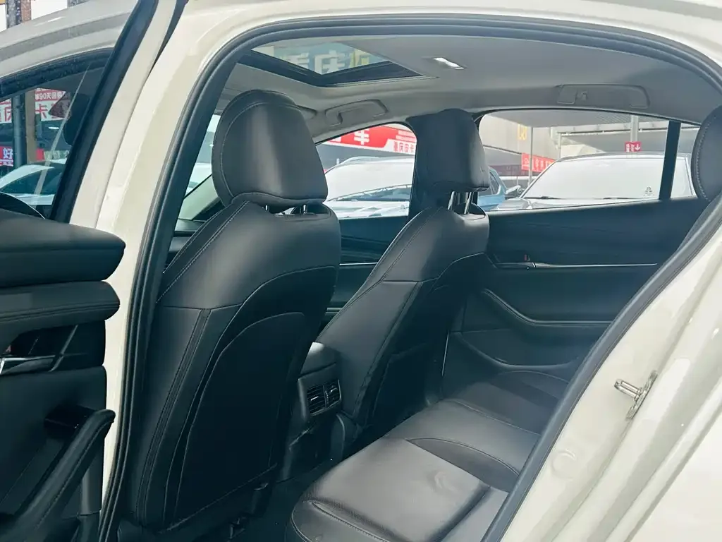 Mazda 3 Axela 2023 из CN, фото 5