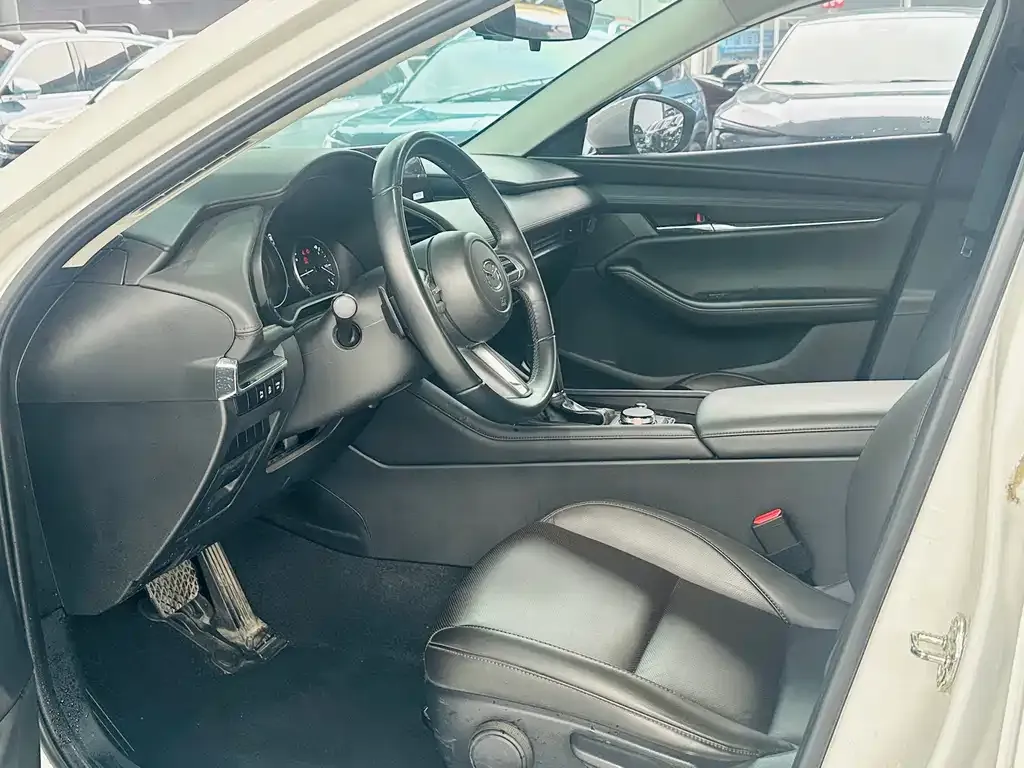 Mazda 3 Axela 2023 из CN, фото 6