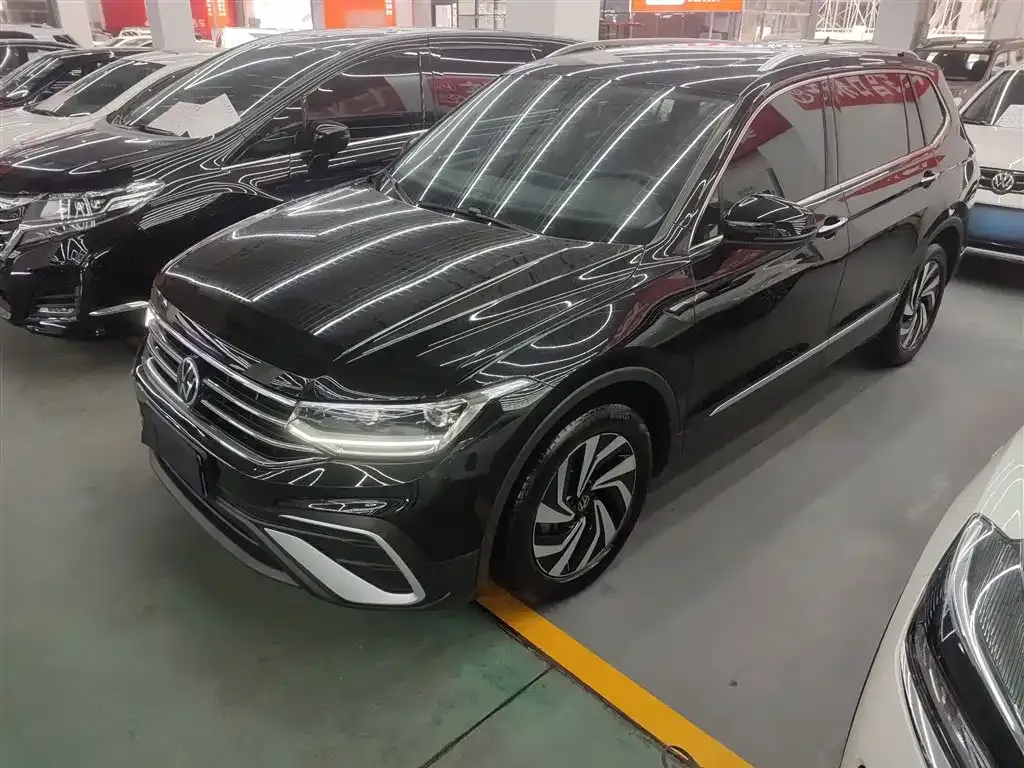 Volkswagen Tiguan L — фото 10