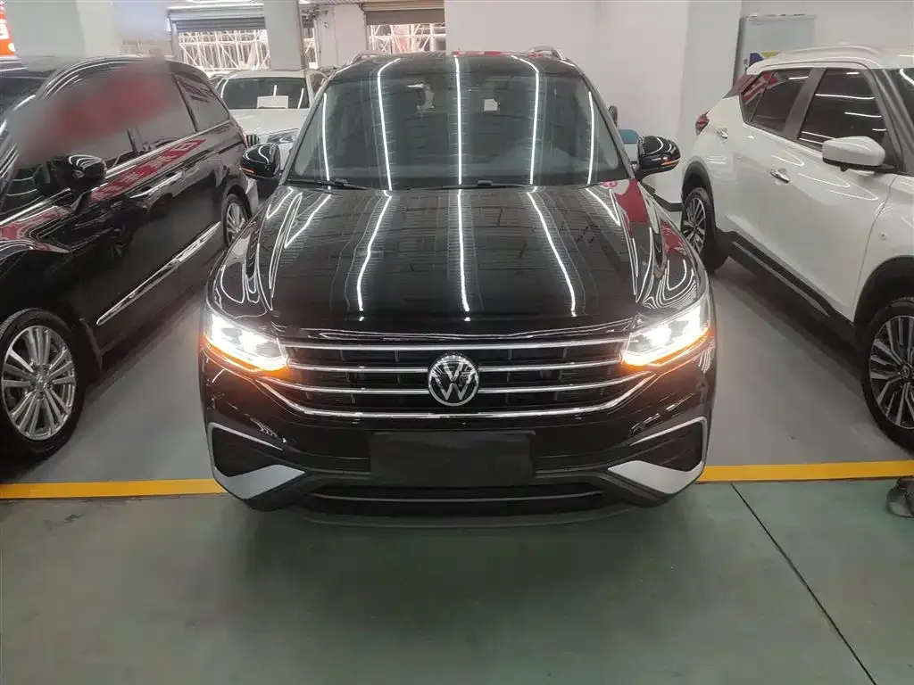 Volkswagen Tiguan L — фото 3
