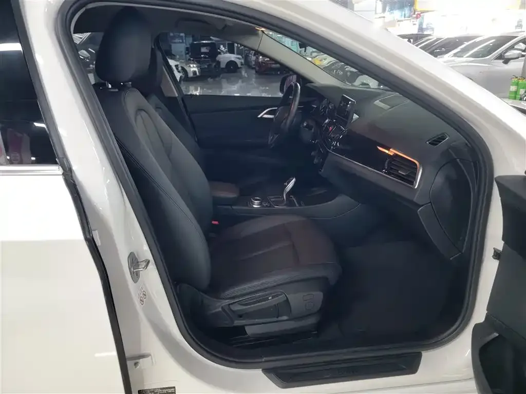 BMW 1 Series 2021 из CN, фото 2