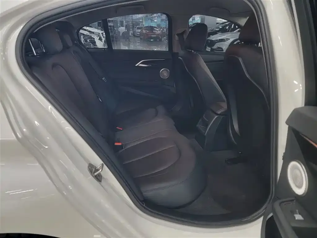BMW 1 Series 2021 из CN, фото 4