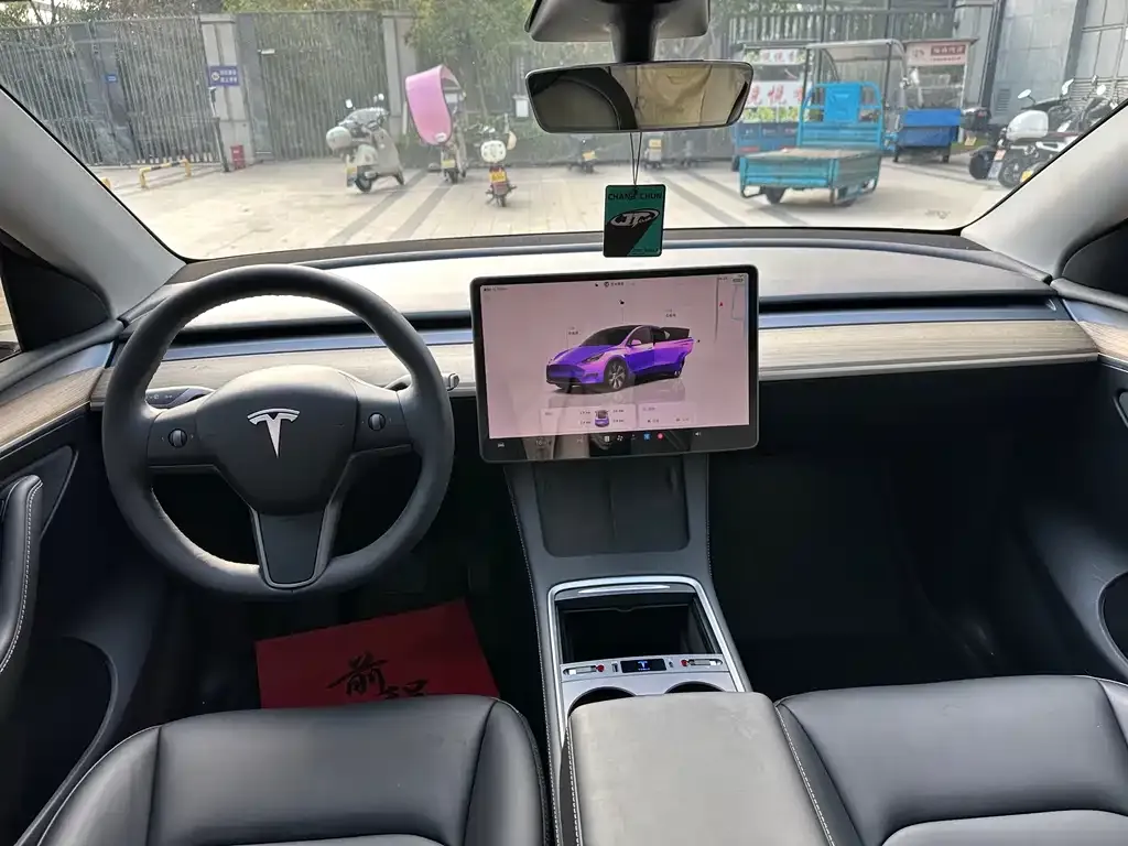 Tesla Model Y — фото 6