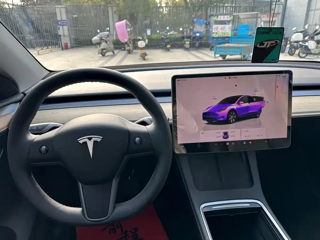 Tesla Model Y — фото 7