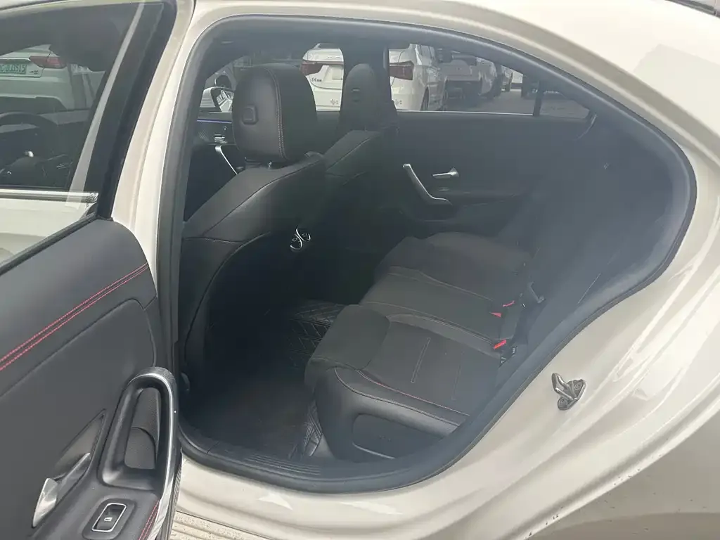 Mercedes-Benz A-Class 2023 из CN, фото 4