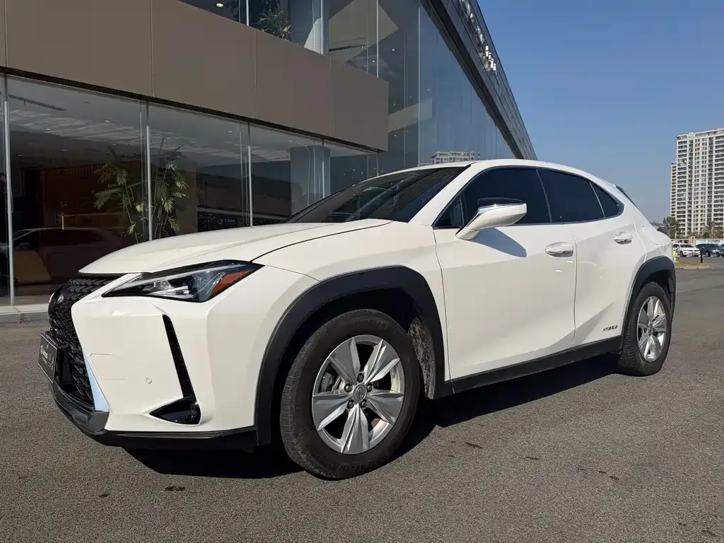 Lexus UX — фото 1