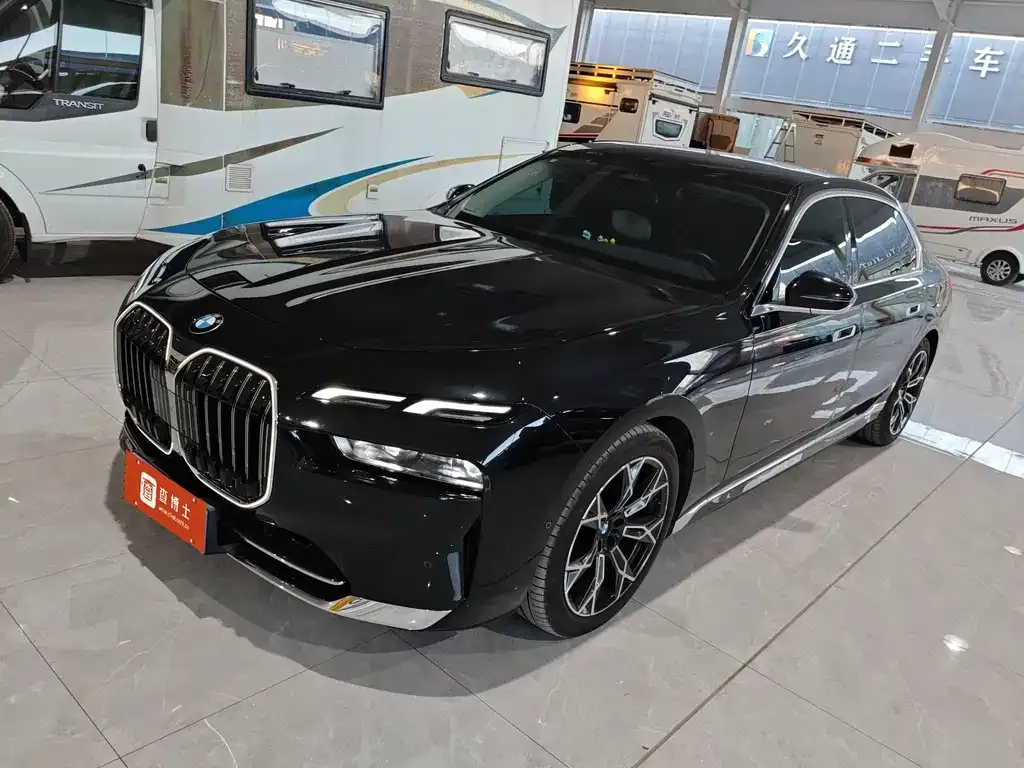 BMW 7 Series 2023 из CN, фото 1