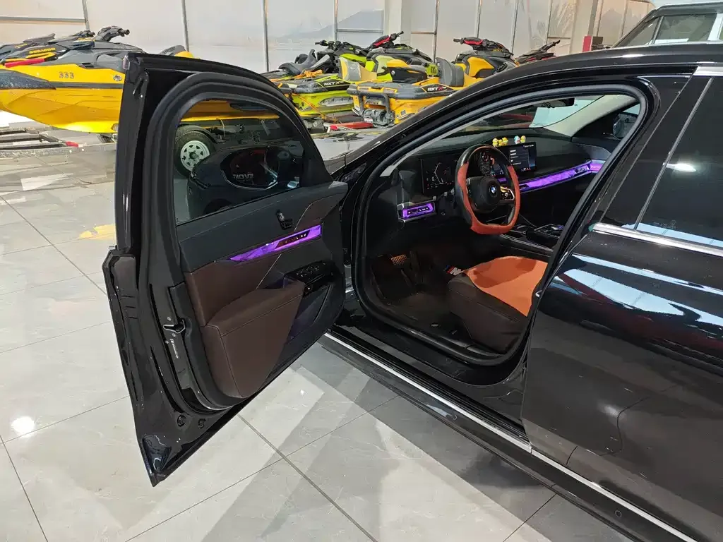 BMW 7 Series 2023 из CN, фото 2