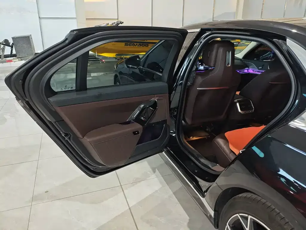 BMW 7 Series 2023 из CN, фото 7