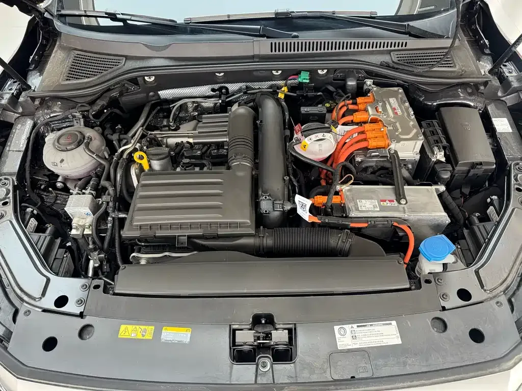 Volkswagen Passat New Energy — фото 9