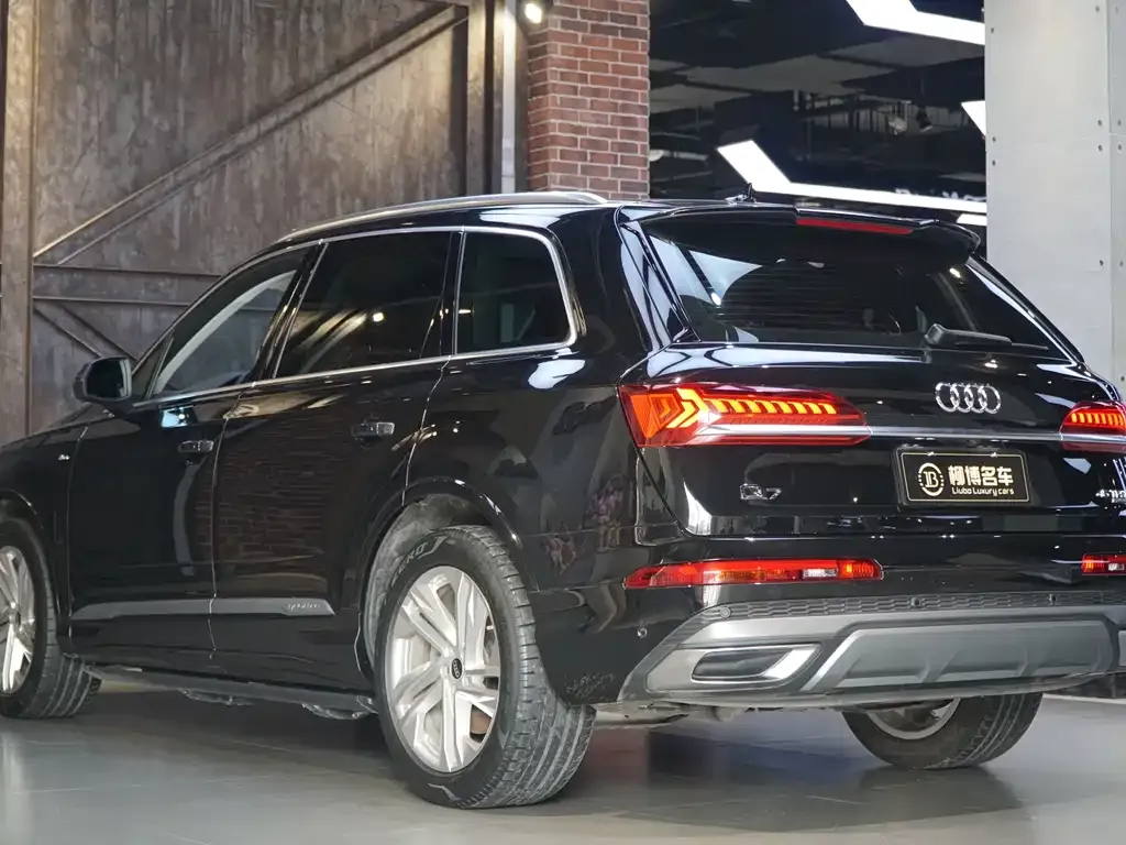 Audi Q7 2022 из CN, фото 4