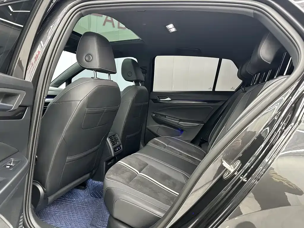 Volkswagen Golf 2021 из CN, фото 3