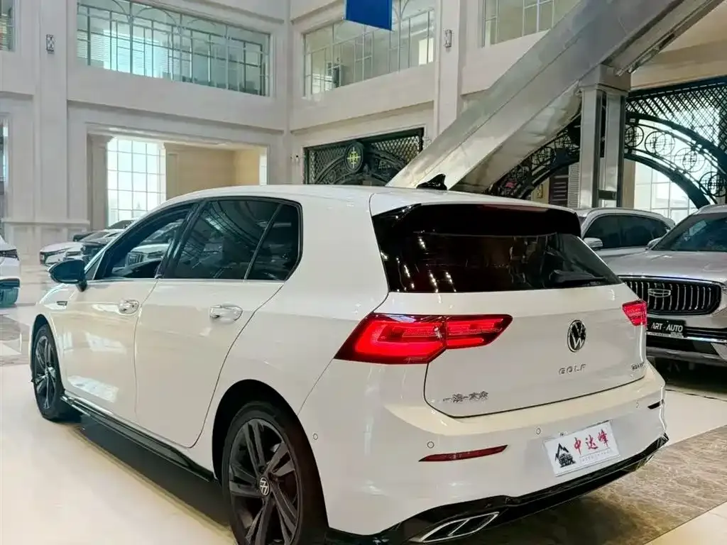 Volkswagen Golf 2023 из CN, фото 3