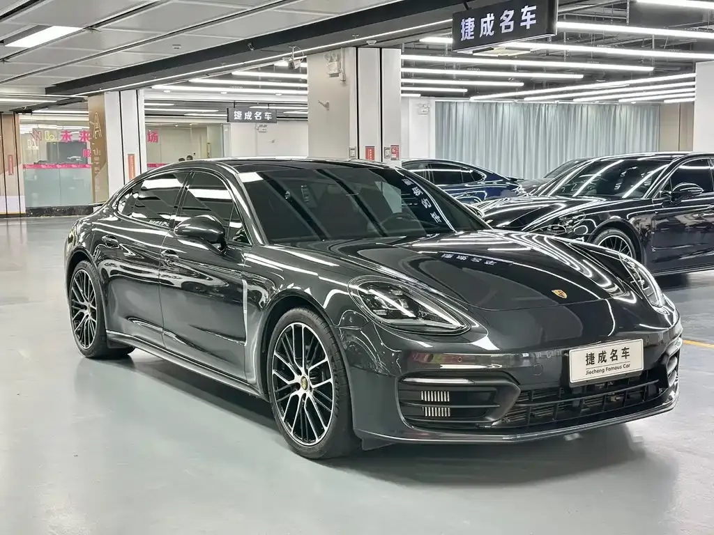 Porsche Panamera — фото 1