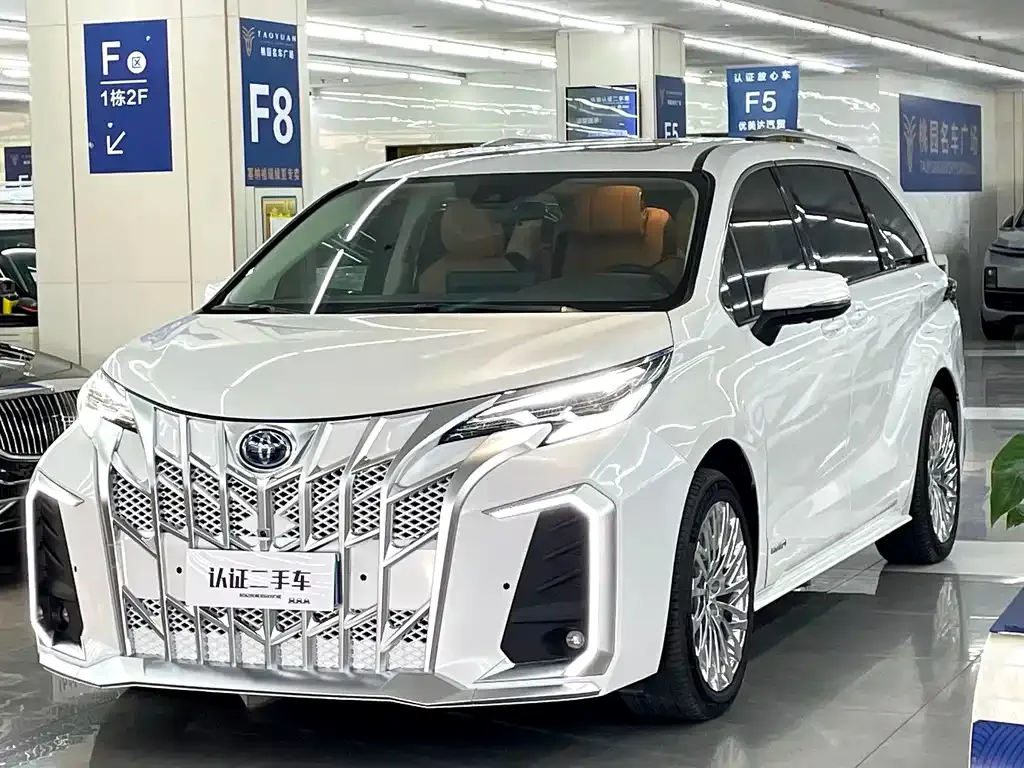 Toyota Sienna 2024 из CN, фото 4