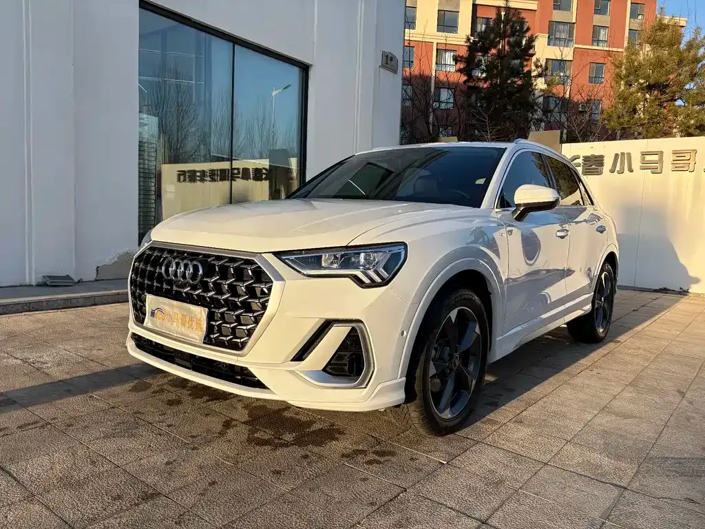 Audi Q3 — фото 1