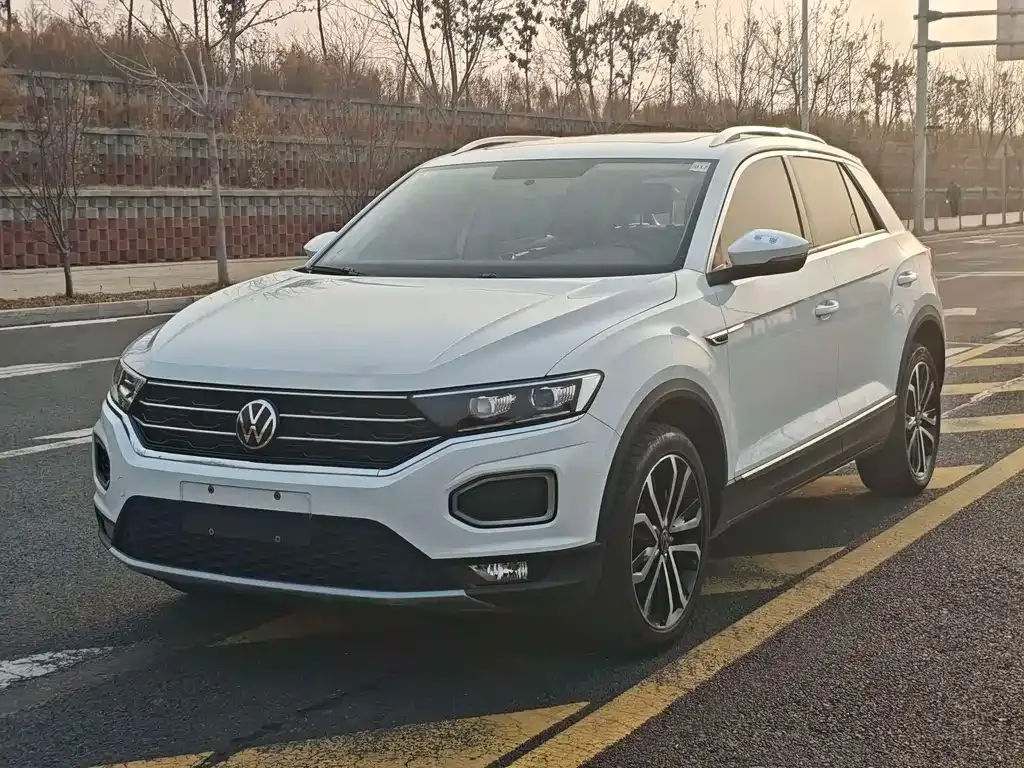 Volkswagen T-Roc — фото 1