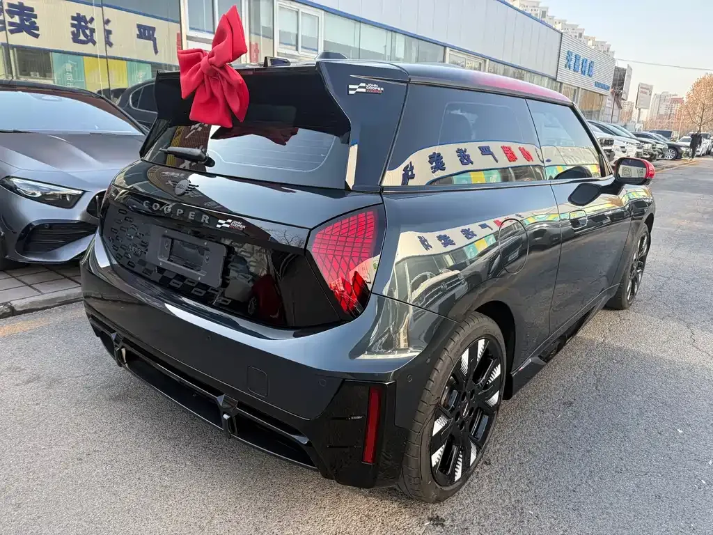 MINI JCW Electric 2025 из CN, фото 9