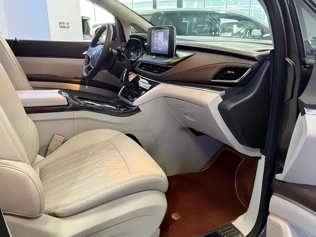 Buick GL8 2023 из CN, фото 10