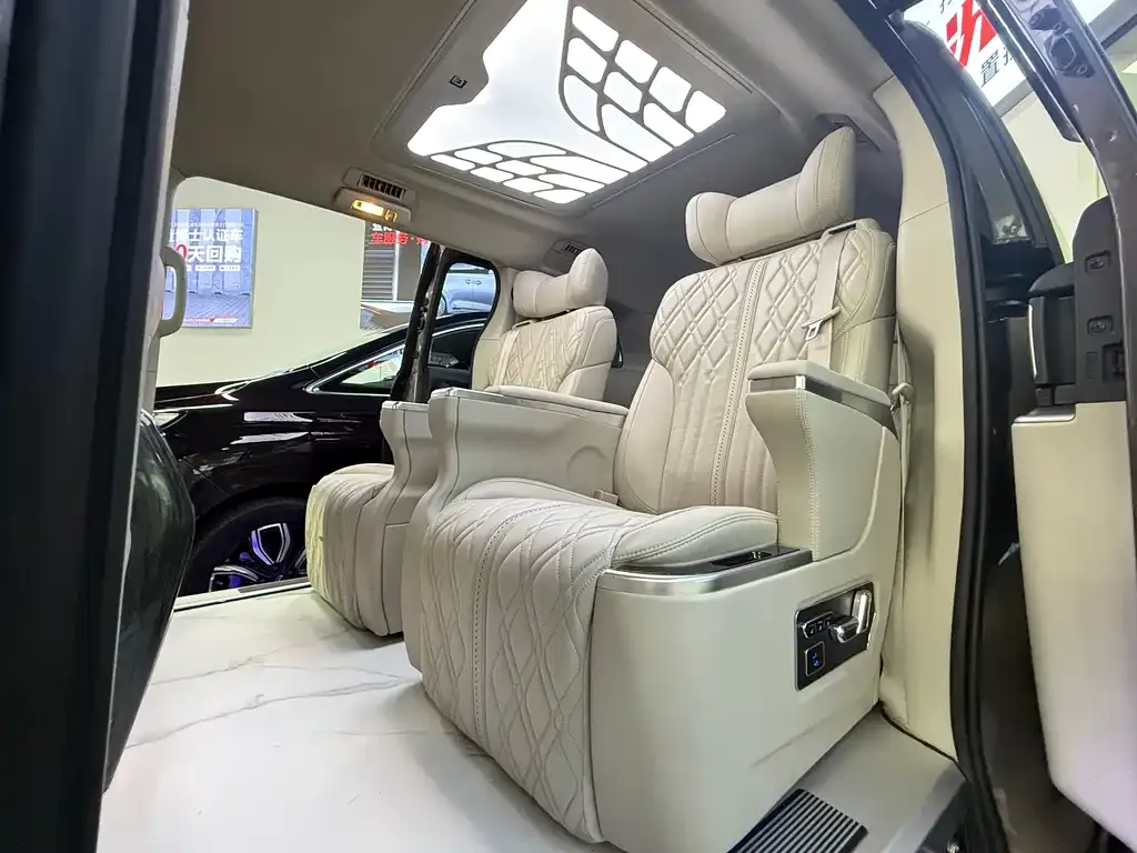 Buick GL8 2023 из CN, фото 2