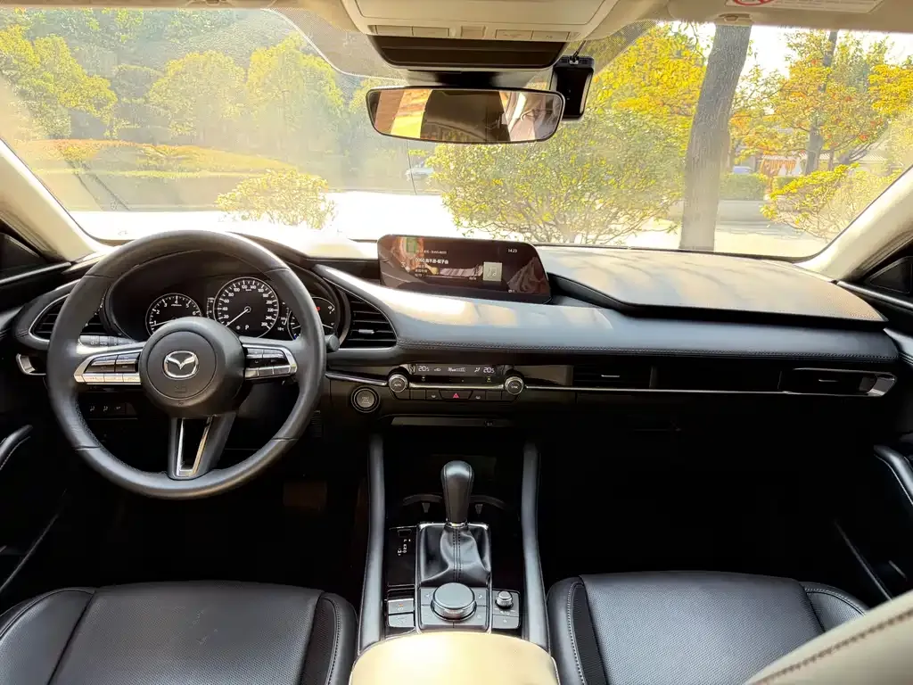 Mazda 3 Axela 2024 из CN, фото 2