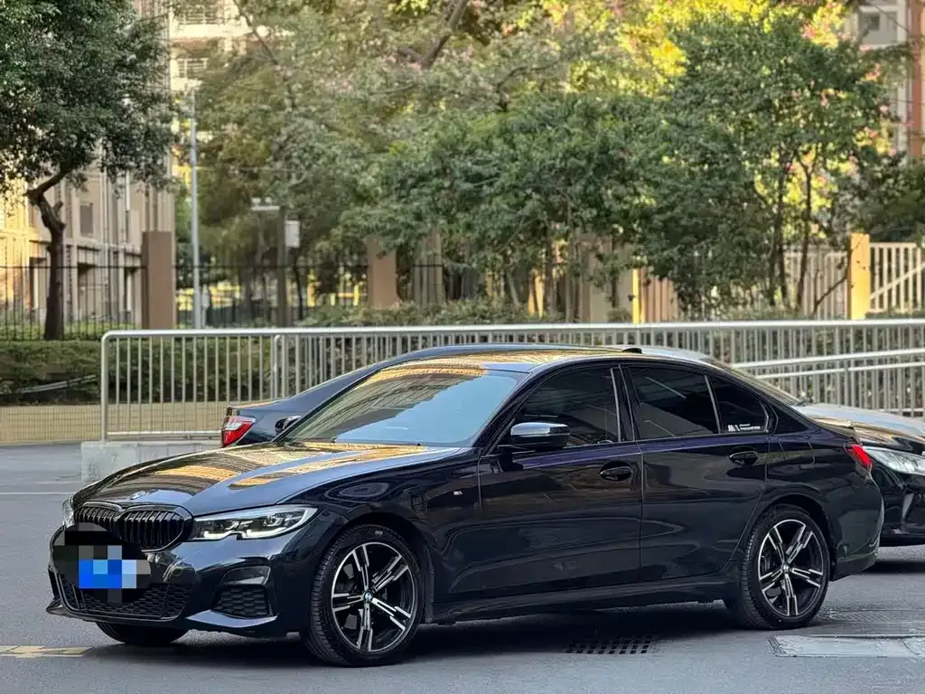 BMW 3 Series 2022 из CN, фото 1