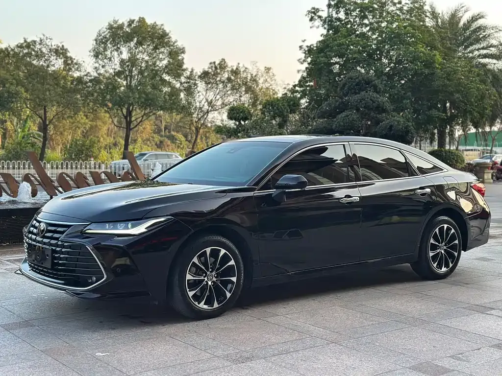 Toyota Avalon — фото 1