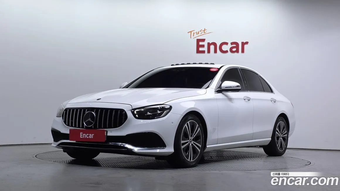 Mercedes-Benz E-Class — фото 1