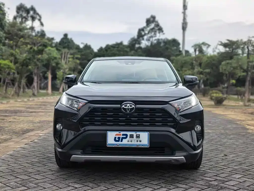 Toyota RAV4 — фото 7