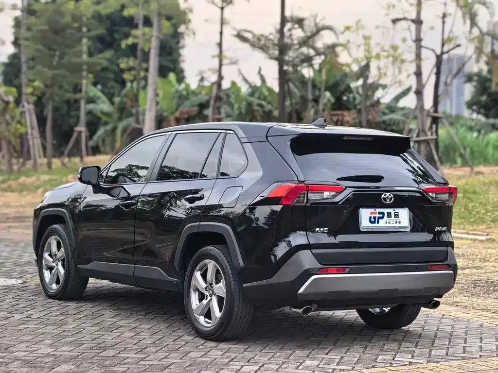 Toyota RAV4 — фото 9