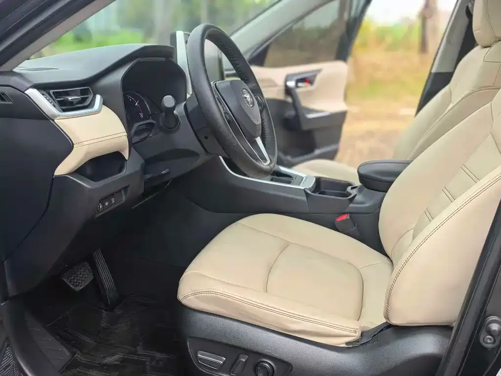 Toyota RAV4 — фото 2