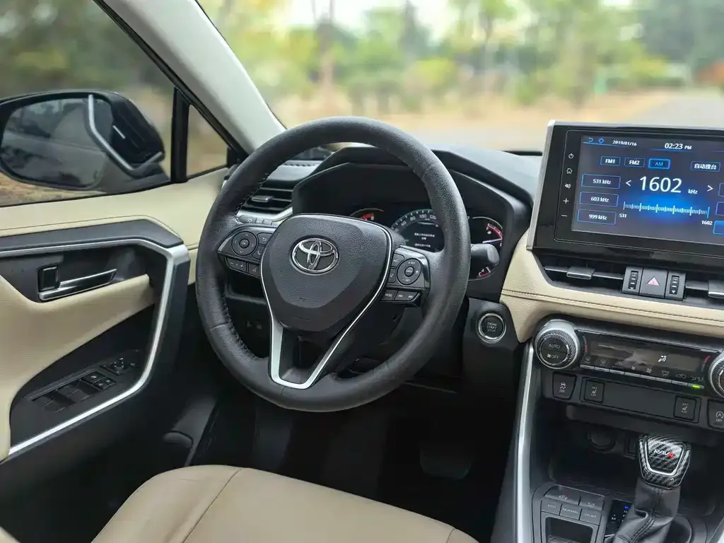 Toyota RAV4 — фото 5