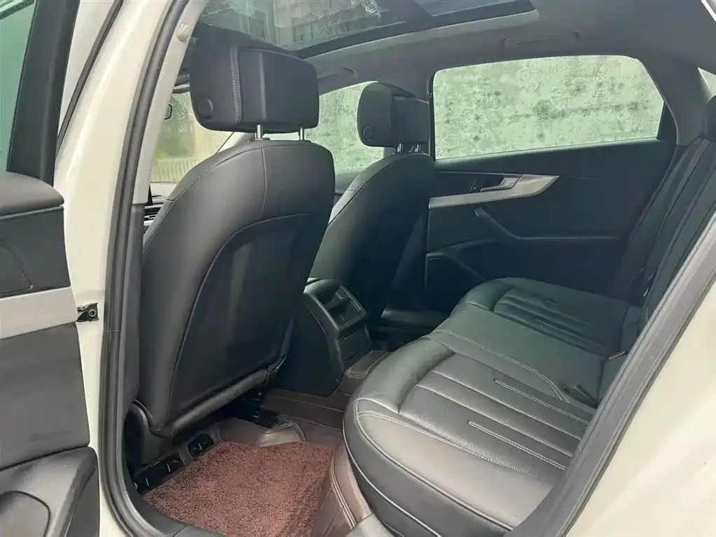 Audi A4L 2021 из CN, фото 4