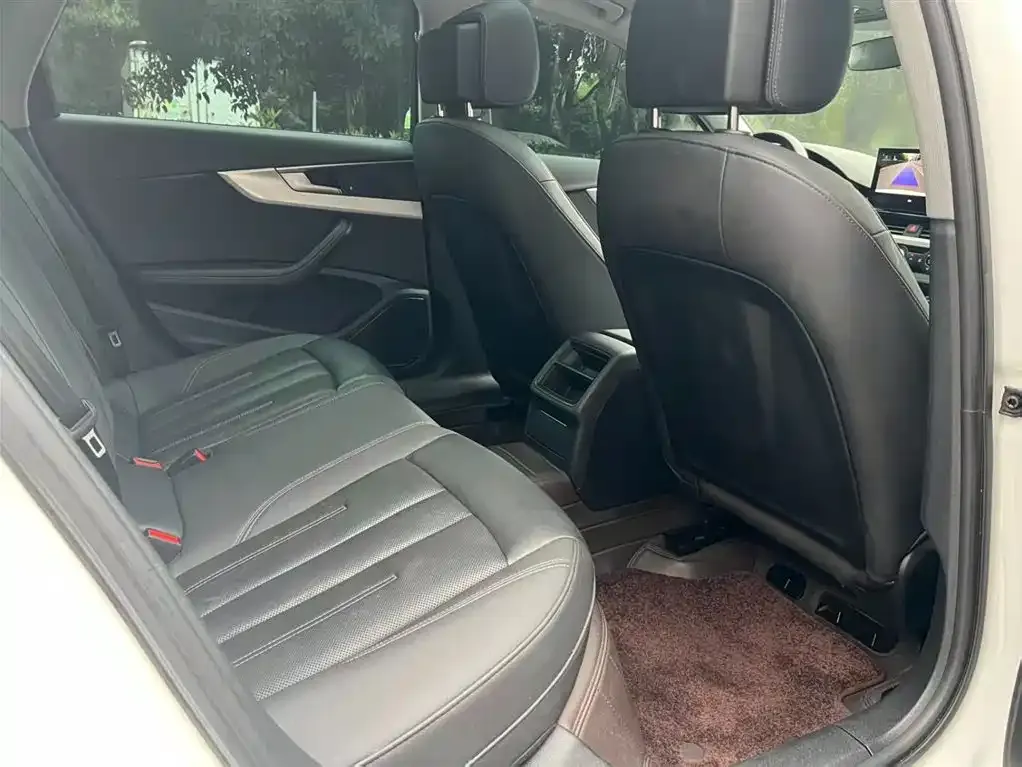 Audi A4L 2021 из CN, фото 3