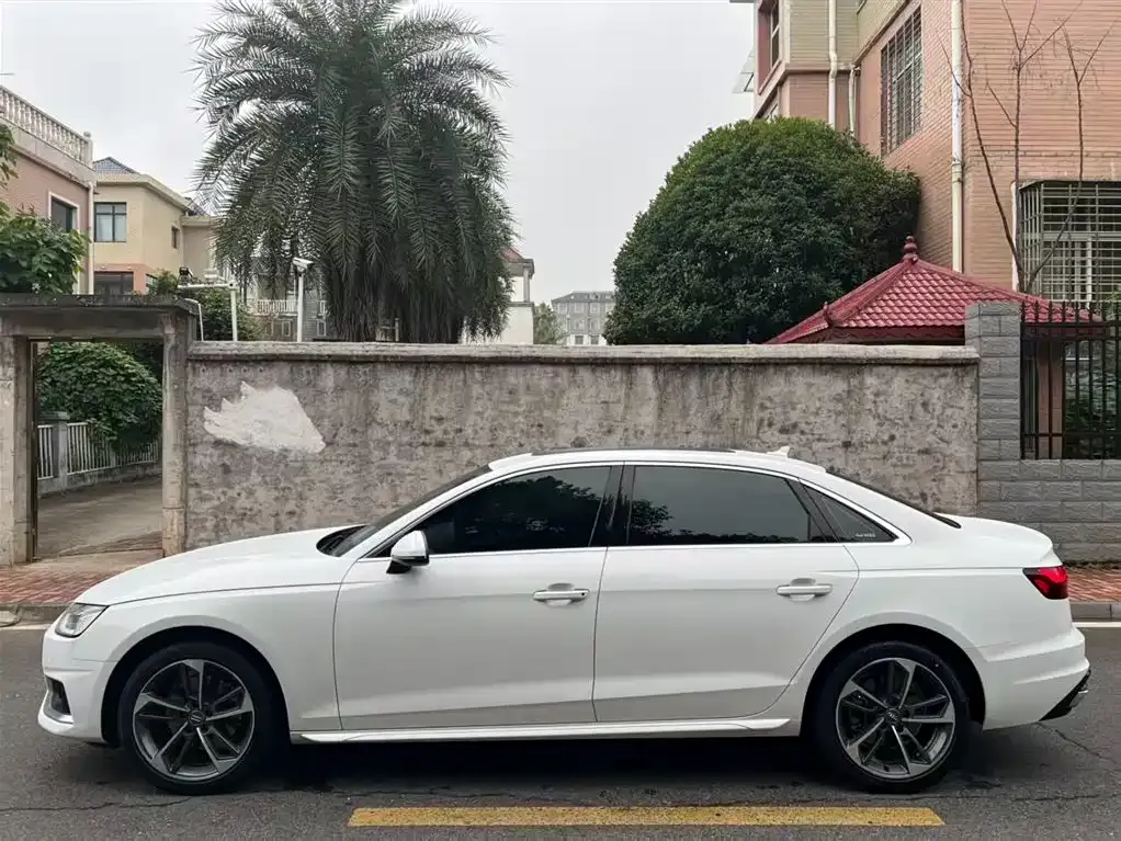 Audi A4L 2021 из CN, фото 8
