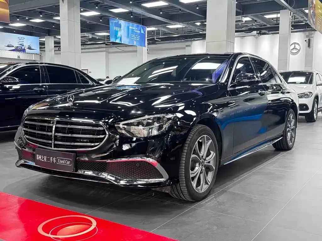 Mercedes-Benz E-Class — фото 1