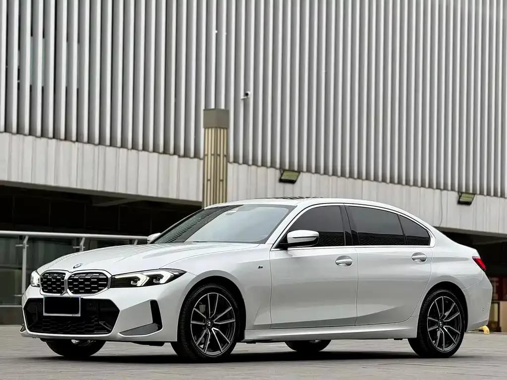 BMW 3 Series 2023 из CN, фото 1
