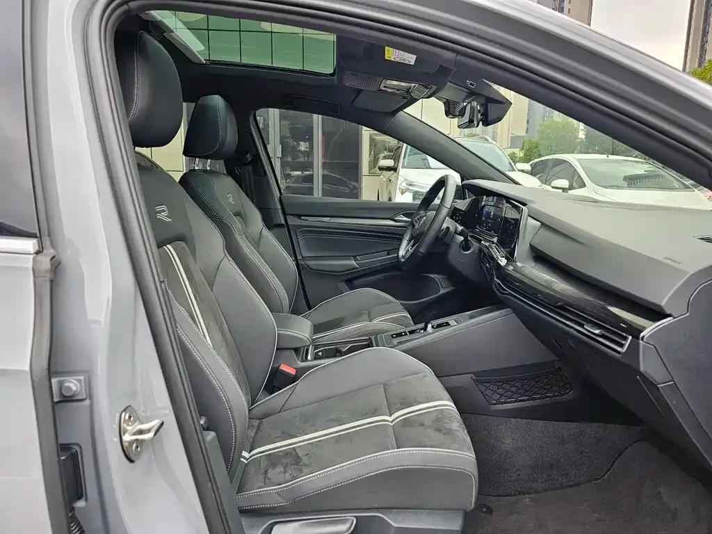 Volkswagen Golf 2022 из CN, фото 9
