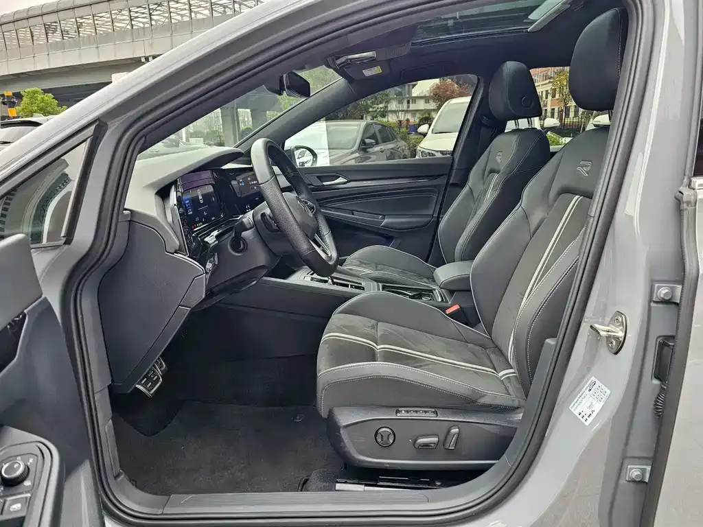Volkswagen Golf 2022 из CN, фото 8