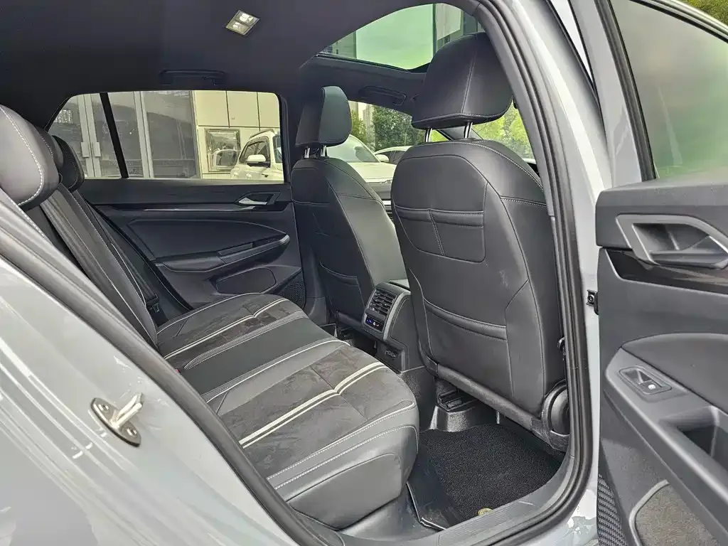Volkswagen Golf 2022 из CN, фото 7