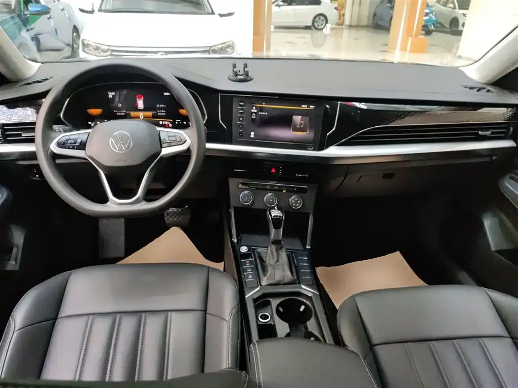 Volkswagen Passat 2023 из CN, фото 10