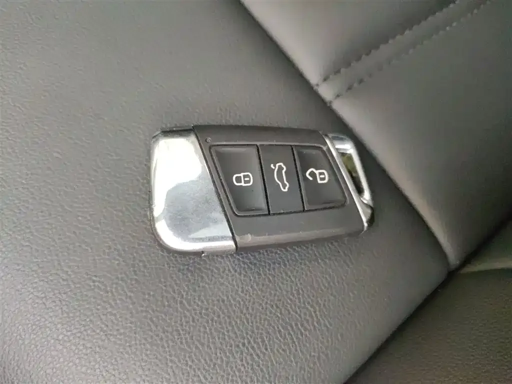 Volkswagen Passat 2023 из CN, фото 2