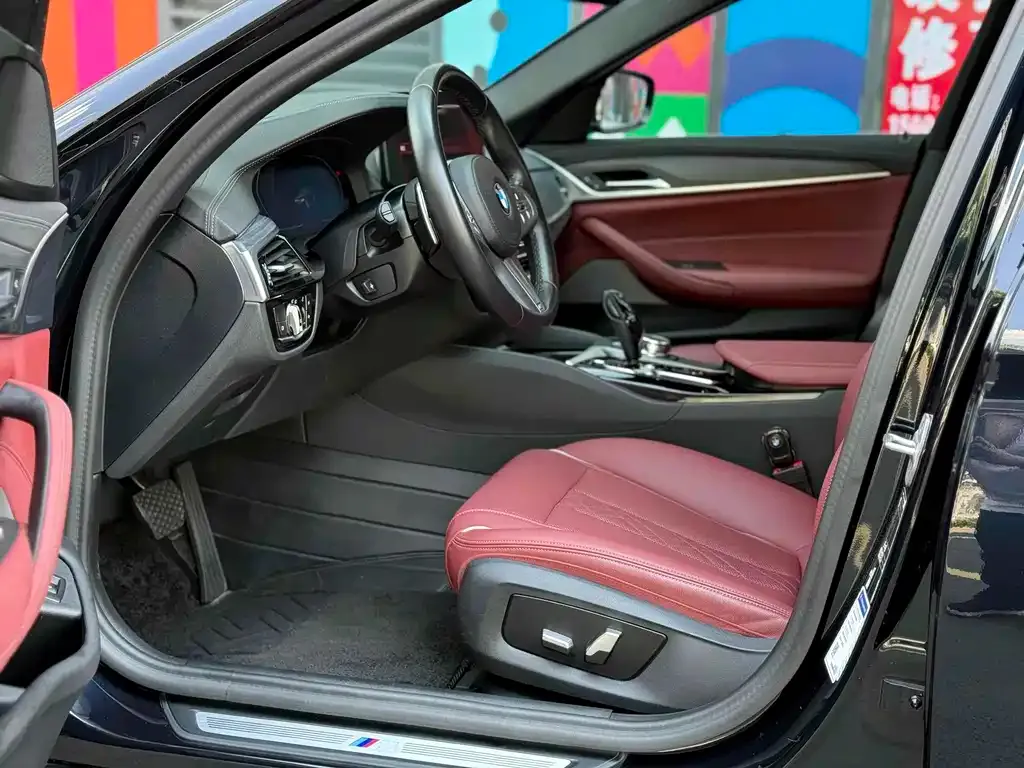 BMW 5 Series 2023 из CN, фото 9