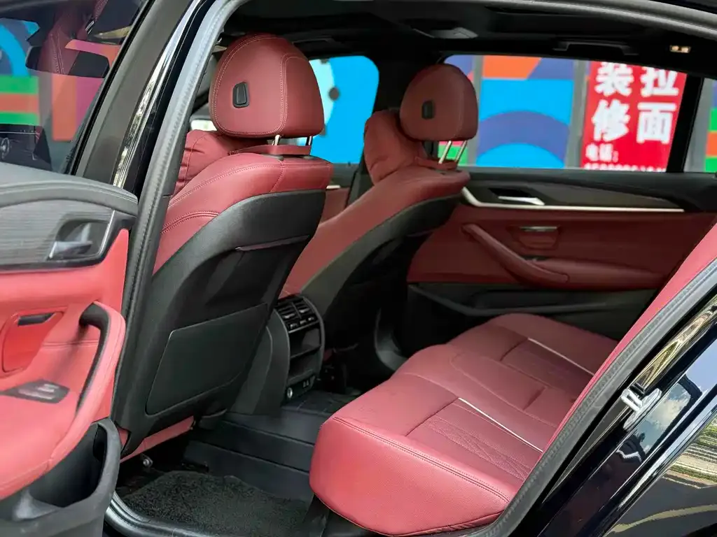 BMW 5 Series 2023 из CN, фото 2